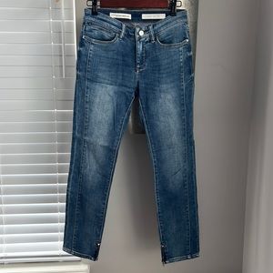 Pilcro size 27 crop jeans with zipper detail.